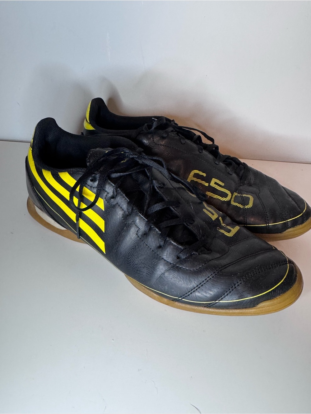 adidas Men’s Black & Yellow Indoor Training Shoes